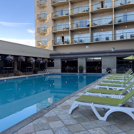 Coast Capri Hotel Kelowna Exteriör bild