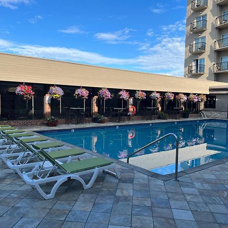 Coast Capri Hotel Kelowna Exteriör bild