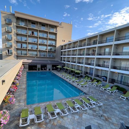 Coast Capri Hotel Kelowna Exteriör bild
