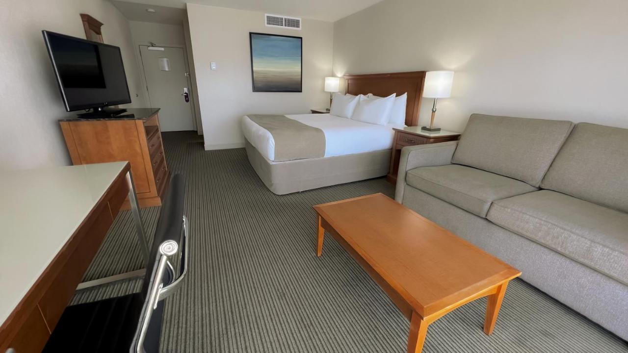 Coast Capri Hotel Kelowna Exteriör bild