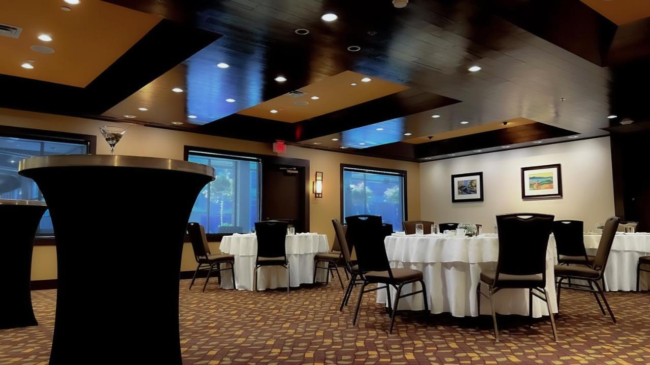 Coast Capri Hotel Kelowna Exteriör bild
