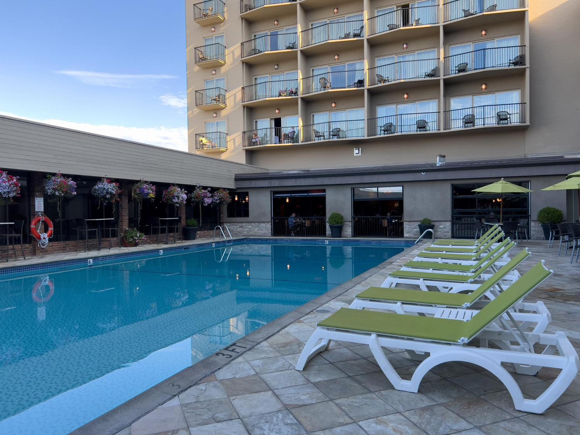 Coast Capri Hotel Kelowna Exteriör bild
