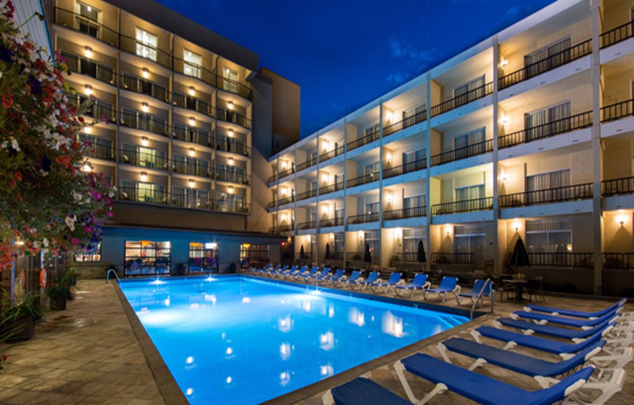 Coast Capri Hotel Kelowna Exteriör bild